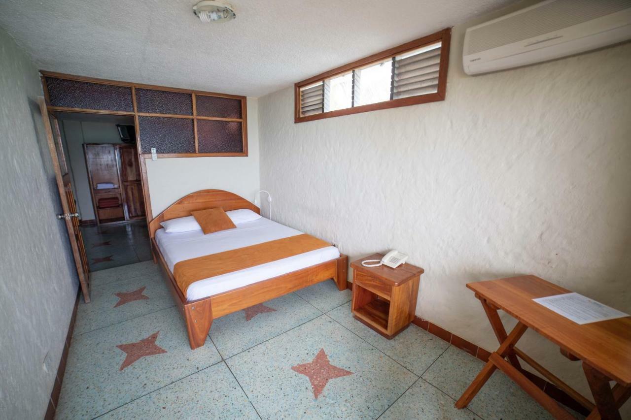 Hostal Estrella de Mar Puerto Ayora  Exterior foto